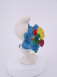 Schtroumpf avec cadeau et fleurs - photo