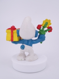 Schtroumpf avec cadeau et fleurs - photo
