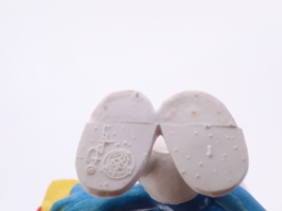 Schtroumpf avec cadeau et fleurs - photo