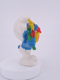 Schtroumpf avec cadeau et fleurs - photo