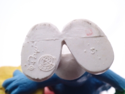 Schtroumpf avec cadeau et fleurs - photo