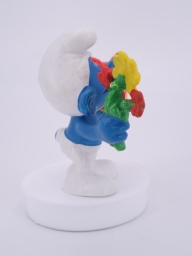 Schtroumpf avec cadeau et fleurs - photo