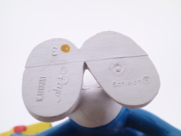 Schtroumpf avec cadeau et fleurs - photo