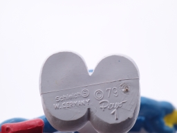 Schtroumpf avec brosse à dents et dentifrice - photo