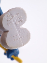 Schtroumpf avec brosse à dents et dentifrice - photo