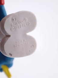 Schtroumpf avec brosse à dents et dentifrice - photo