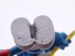 Schtroumpf avec brosse à dents et dentifrice - photo