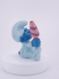 Bébé Schtroumpf avec glace - photo