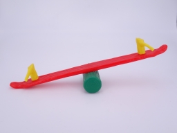 Terrain de jeu - Balançoire à bascule - photo