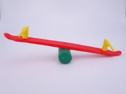 Terrain de jeu - Balançoire à bascule - photo