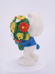 Schtroumpf avec bouquet de fleurs - photo
