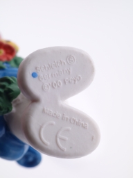 Schtroumpf avec bouquet de fleurs - photo