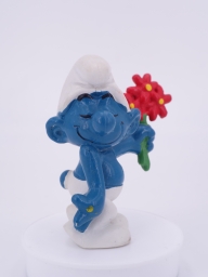 Schtroumpf amoureux avec fleurs - photo