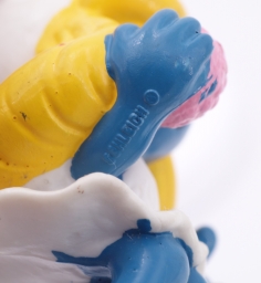 Schtroumpfette qui se maquille - photo