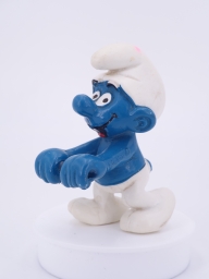 Schtroumpf avec tondeuse à gazon - photo