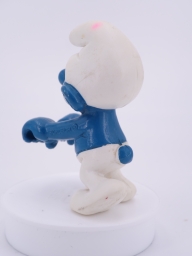 Schtroumpf avec tondeuse à gazon - photo