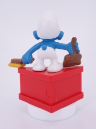 Schtroumpf avec balayette et pelle - photo