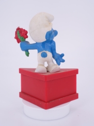 Schtroumpf amoureux avec fleurs - photo