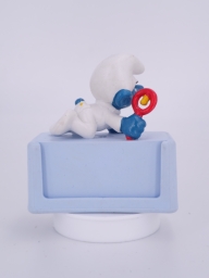 Bébé Schtroumpf avec hochet - photo