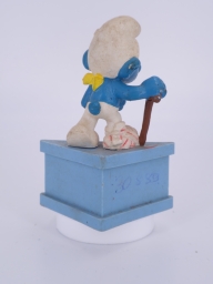 Schtroumpf blessé avec béquille - photo