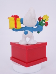 Schtroumpf avec cadeau et fleurs - photo