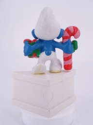 Schtroumpf de Noël avec cadeau et sucre d\'orge - photo