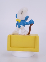 Schtroumpf blessé avec béquille - photo