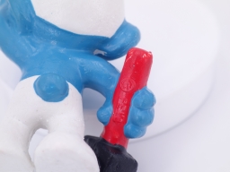 Schtroumpf avec marteau - photo