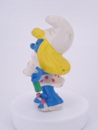 Schtroumpfette avec fleurs - photo