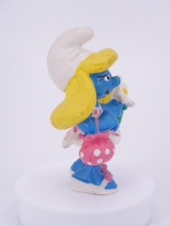 Schtroumpfette avec fleurs - photo