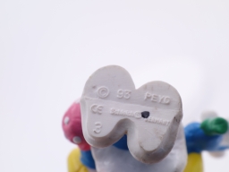 Schtroumpfette avec fleurs - photo