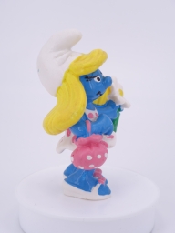 Schtroumpfette avec fleurs - photo