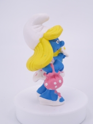 Schtroumpfette avec fleurs - photo