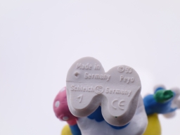 Schtroumpfette avec fleurs - photo