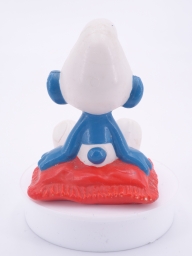 Schtroumpf assis sur un coussin - photo
