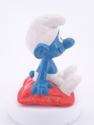 Schtroumpf assis sur un coussin - photo