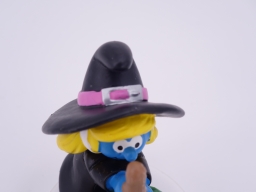 Schtroumpfette sorcière avec chaudron - photo