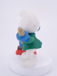 Schtroumpf qui passe le balais (gardien) - photo