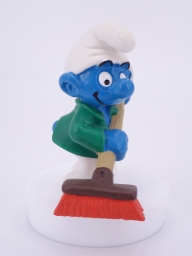 Schtroumpf qui passe le balais (gardien) - photo