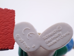 Schtroumpf qui passe le balais (gardien) - photo