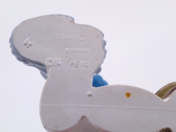 Schtroumpf avec serpillère et seau - photo