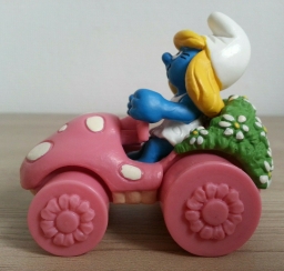 Schtroumpfette en voiture - photo