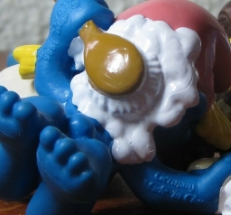 Bébé Schtroumpfette qui se lave - photo