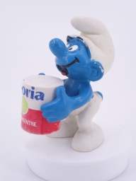 Schtroumpf avec pot de lait concentré - photo