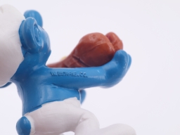 Schtroumpf avec hotdog - photo