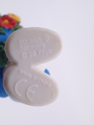 Schtroumpf avec bouquet de fleurs - photo