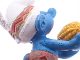 Schtroumpf avec épis de maïs - photo