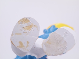 Schtroumpf gourmand avec gâteau - photo