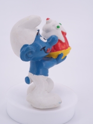 Schtroumpf gourmand avec gâteau - photo