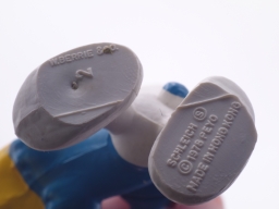 Schtroumpf gourmand avec gâteau - photo